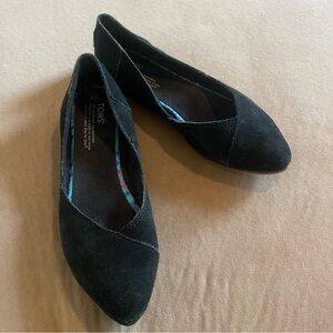 TOMS Women's Classic Black Pointed Toe Flats